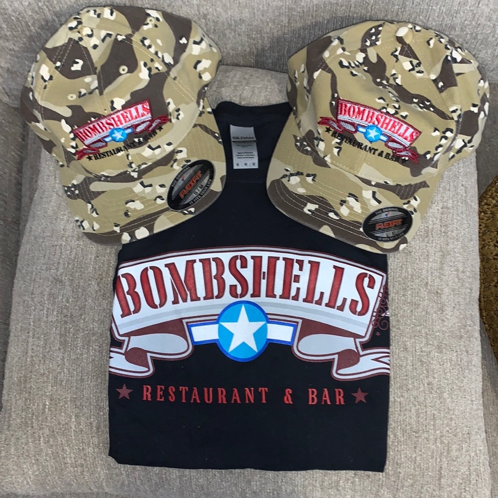 Bombshells T-shirt w2 caps